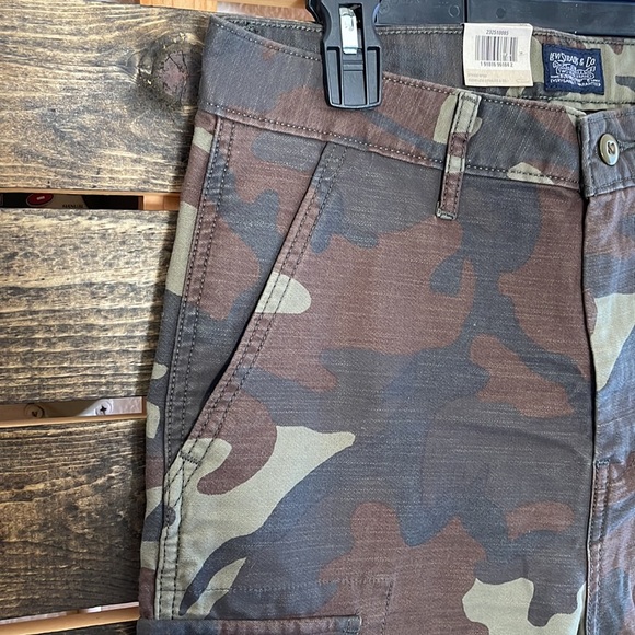 Men’s Levi’s carrier cargo shorts - Picture 8 of 9